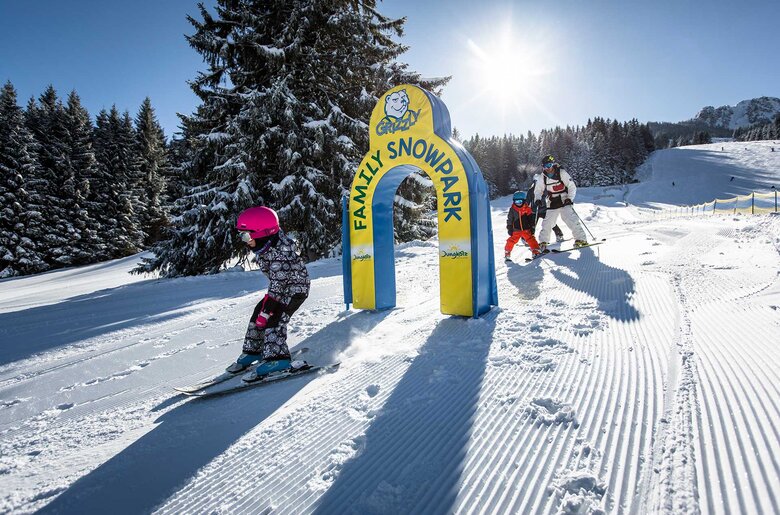 Kinderskifahren | © Urlaub am Bauernhof - TVB Tannheimer Tal/ Roland Haschka Kinderskifahren | © Urlaub am Bauernhof - TVB Tannheimer Tal/ Roland Haschka