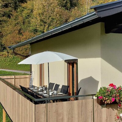 La nuova terrazza offre un meraviglioso spazio per godere in compagnia.