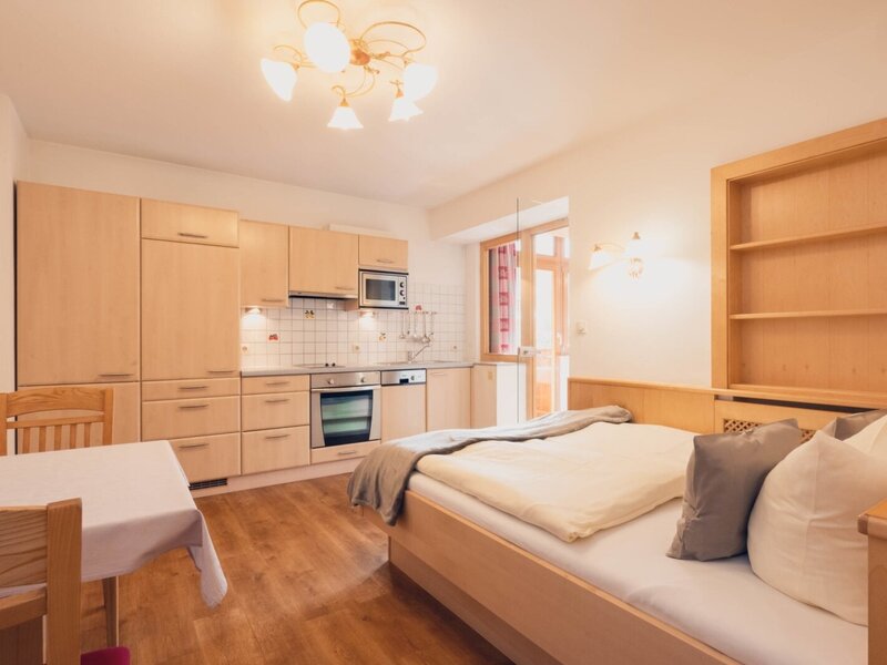 Appartamento Blütenzauber 1: Soggiorno/cucina con letto matrimoniale e tavolo da pranzo